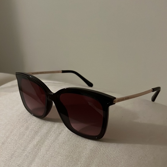 EUC Michael Kors 🕶️ Zermatt 2079U in Plum